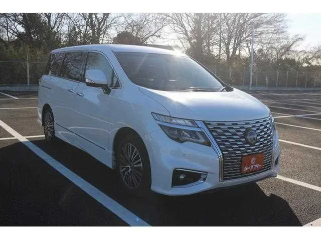 Nissan Elgrand 2023 — миниатюра 3