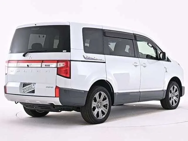Mitsubishi Delica D:5 2023 — миниатюра 2