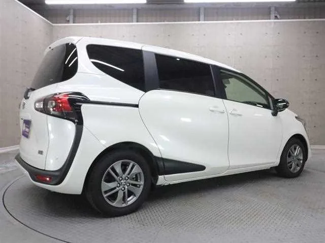Toyota Sienta 2022 — миниатюра 2