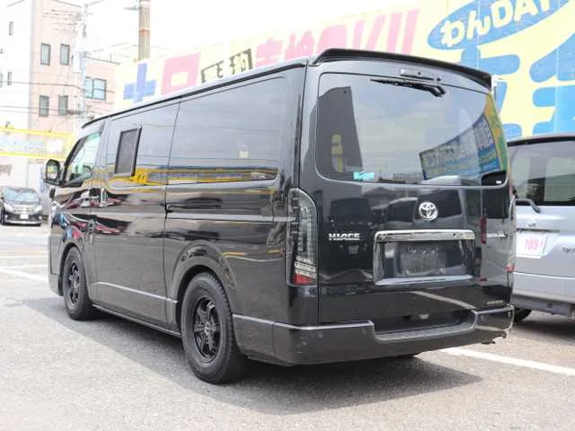 Toyota Hiace Van 2023 — миниатюра 3