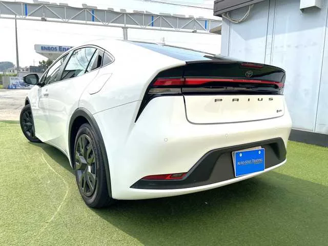 Toyota Prius 2023 — миниатюра 3