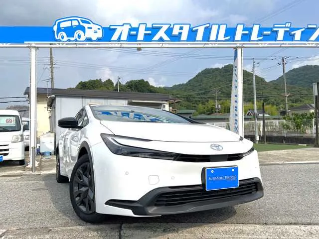 Toyota Prius 2023 — фото 1, купить с доставкой в Москву