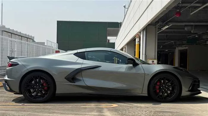 Chevrolet Corvette 3LT 2023 — миниатюра 3