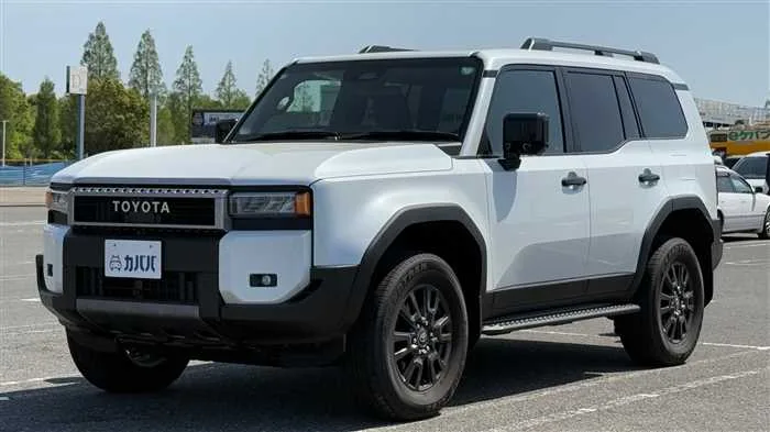 Toyota Land Cruiser 2.7 VX 2024 — фото 1, купить с доставкой в Москву