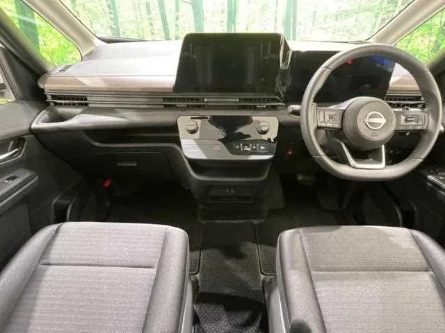 Nissan Serena 2025 — миниатюра 2
