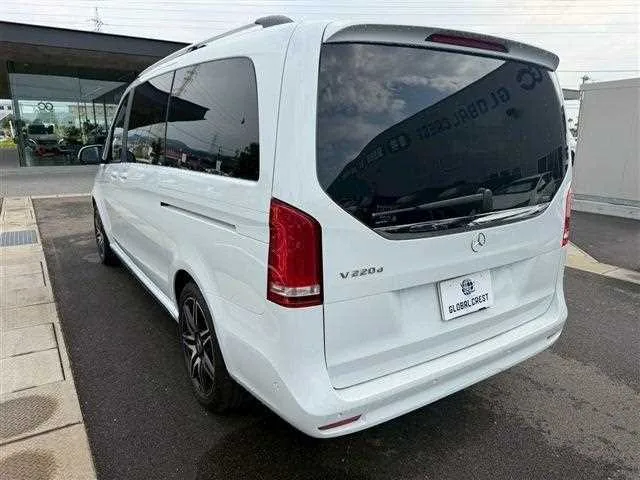 Mercedes-Benz V-Class 2023 — миниатюра 4