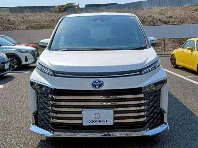 Toyota Voxy 2023 — миниатюра 5