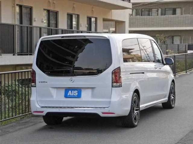 Mercedes-Benz V-Class 2024 — миниатюра 2