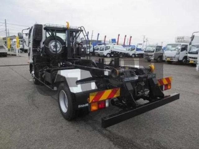 Mitsubishi Fuso Fighter 2023 — миниатюра 5