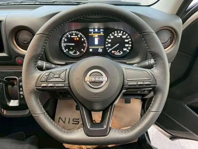 Nissan Caravan Bus 2025 — миниатюра 4