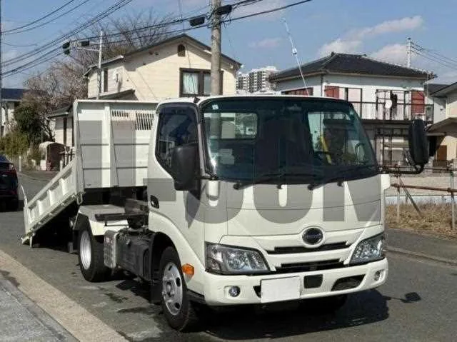Hino Dutro 2022 — миниатюра 2