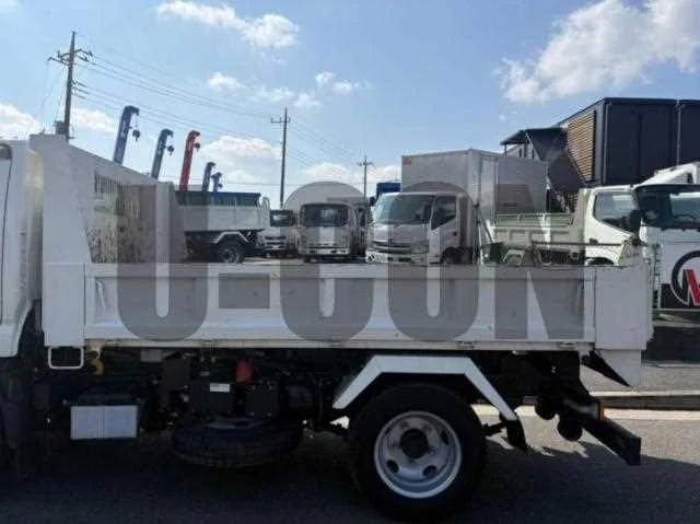Hino Dutro 2022 — миниатюра 3