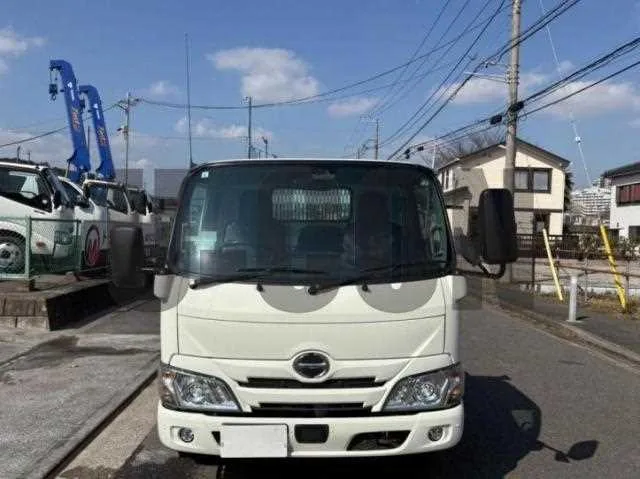 Hino Dutro 2022 — миниатюра 5