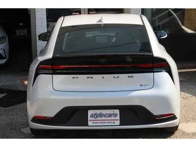 Toyota Prius 2023 — миниатюра 2