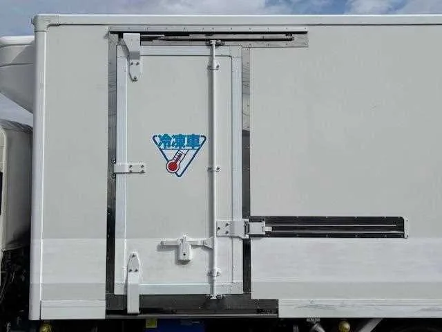 Isuzu Elf Truck 2022 — миниатюра 3