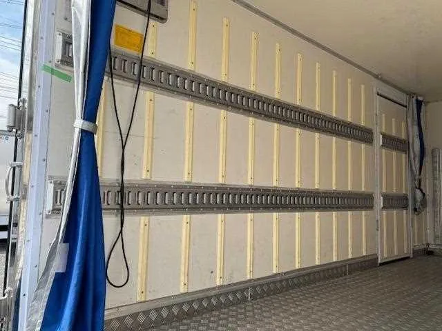 Isuzu Elf Truck 2022 — миниатюра 4
