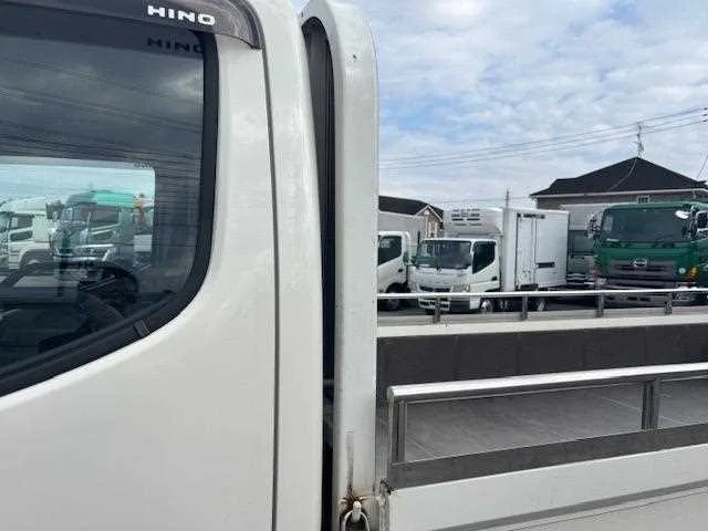 Hino Dutro 2022 — миниатюра 4