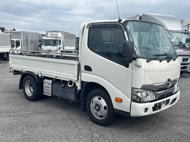 Hino Dutro 2022 — фото 1, купить с доставкой в Москву