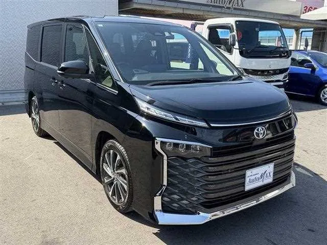 Toyota Voxy 2024 — миниатюра 3