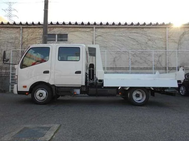 Hino Dutro 2023 — миниатюра 3