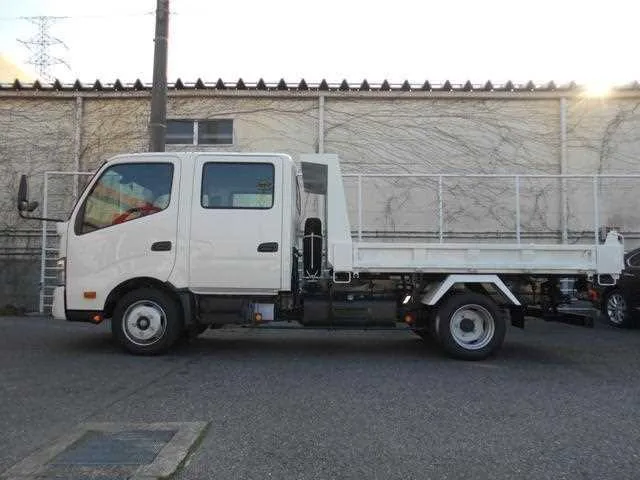 Hino Dutro 2023 — миниатюра 5