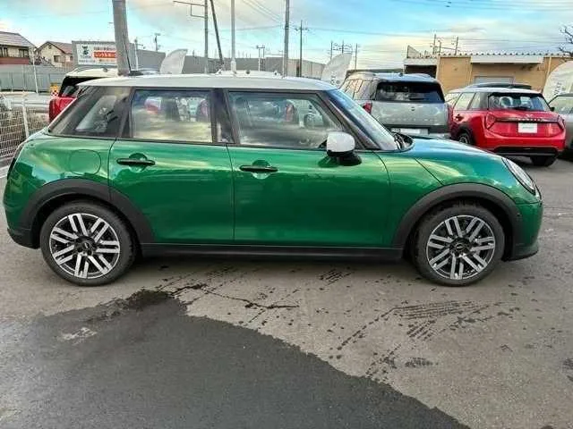 BMW MINI 2025 — миниатюра 4