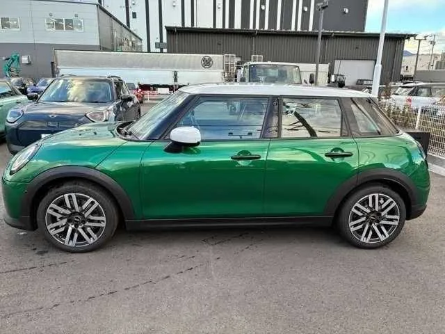 BMW MINI 2025 — миниатюра 5