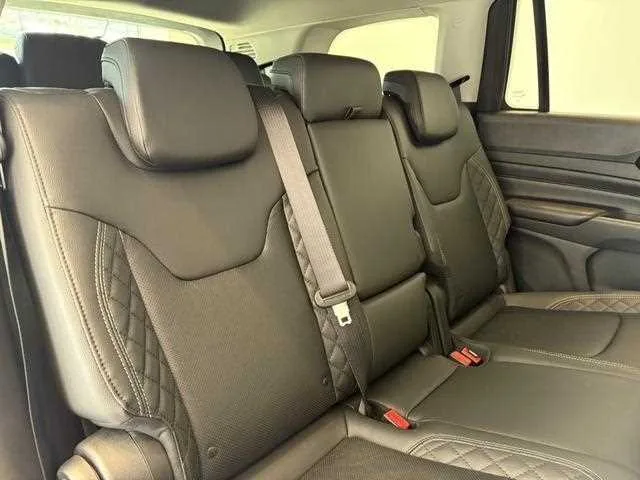 Jeep Commander 2024 — миниатюра 5