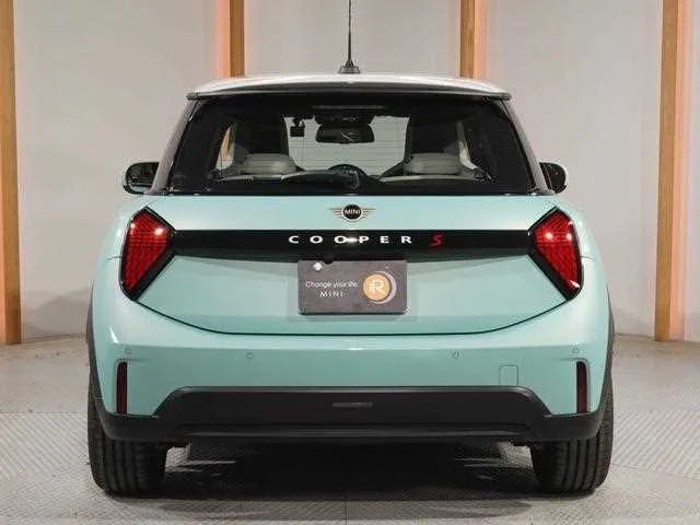 BMW MINI 2024 — миниатюра 4