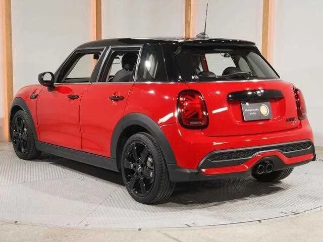 BMW MINI 2023 — миниатюра 4