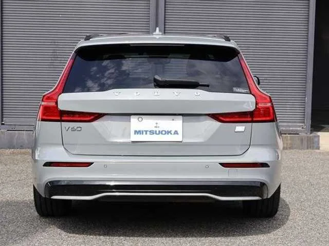 Volvo V60 2024 — миниатюра 5