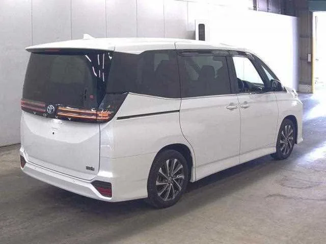 Toyota Voxy 2023 — миниатюра 5