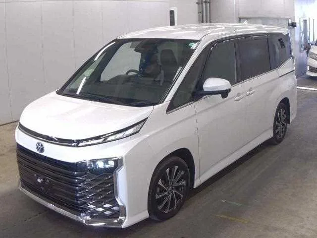 Toyota Voxy 2023 — фото 1, купить с доставкой в Москву