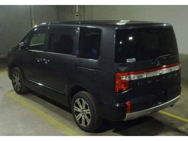 Mitsubishi Delica D5 2023 — миниатюра 4