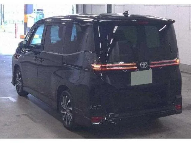 Toyota Voxy 2024 — миниатюра 2