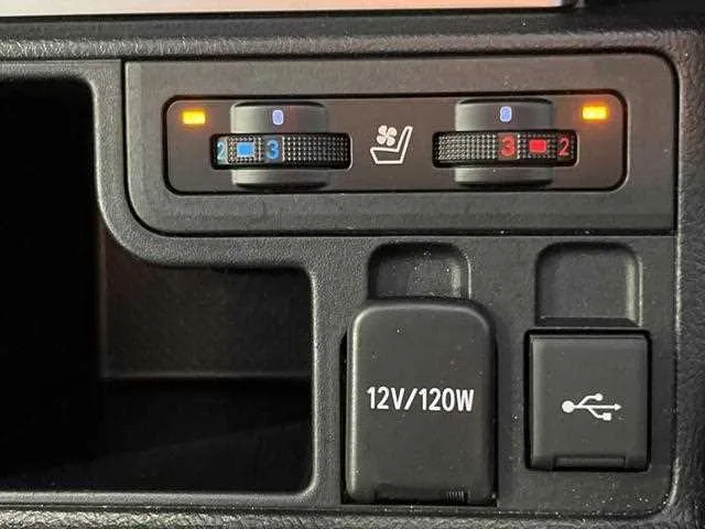 Toyota Land Cruiser Prado 2023 — миниатюра 3