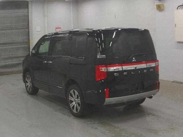 Mitsubishi Delica D:5 2023 — миниатюра 2