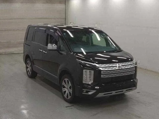 Mitsubishi Delica D:5 2023 — фото 1, купить с доставкой в Москву