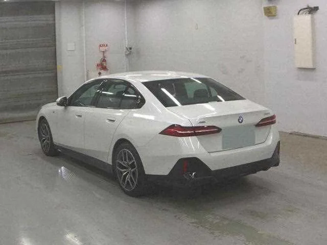BMW 5 Series 2024 — миниатюра 2