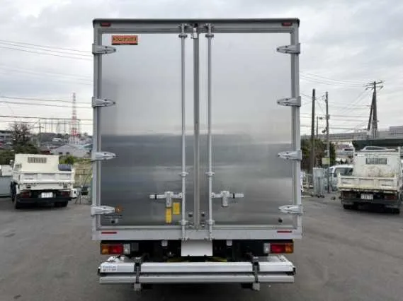 Hino Dutro 2024 — миниатюра 2