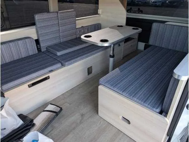 Toyota Hiace Wagon 2024 — миниатюра 3