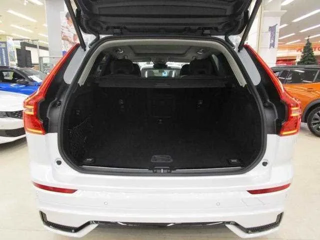 Volvo XC60 2025 — миниатюра 3
