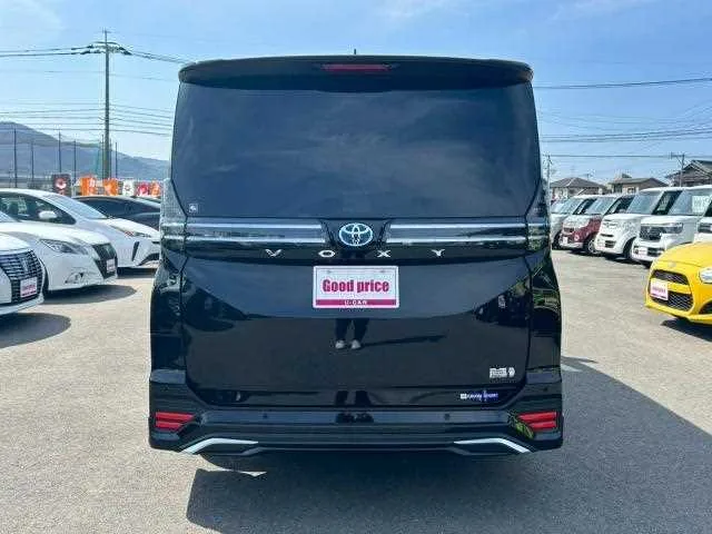 Toyota Voxy 2023 — миниатюра 2