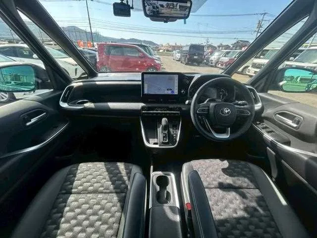 Toyota Voxy 2023 — миниатюра 3