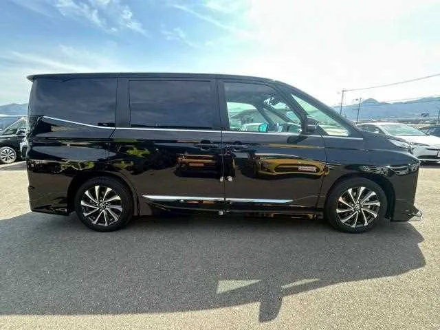 Toyota Voxy 2023 — миниатюра 4