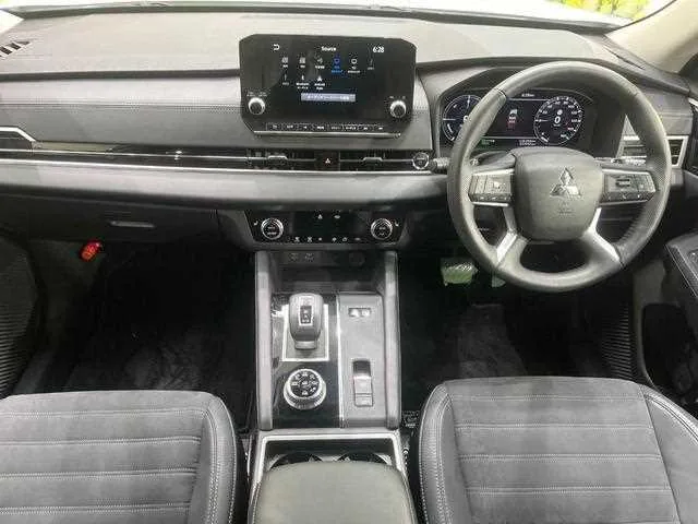 Mitsubishi Outlander 2022 — миниатюра 2