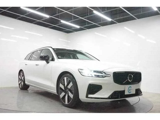 Volvo V60 2025 — фото 1, купить с доставкой в Москву