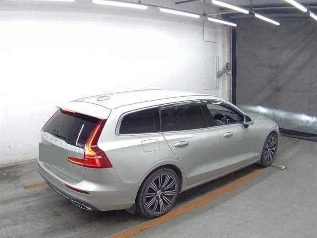 Volvo V60 2022 — миниатюра 3