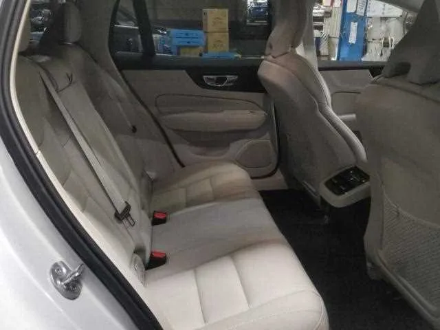 Volvo V60 2022 — миниатюра 4
