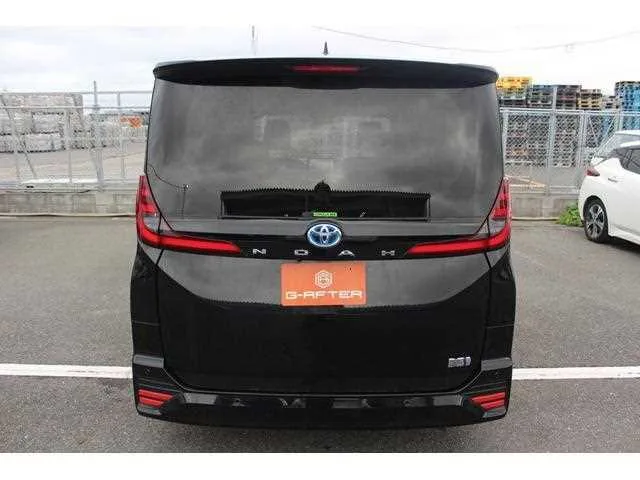 Toyota Noah 2022 — миниатюра 2